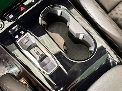 Used 2025 Audi Q6 e-tron Premium Plus image 15