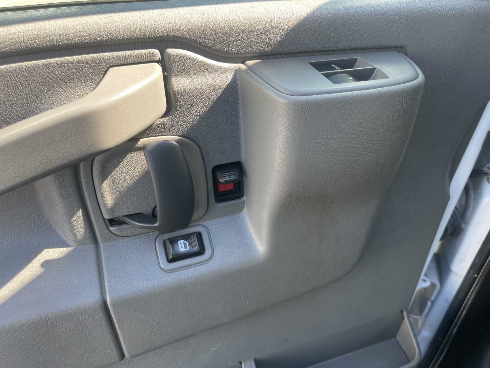 Used 2016 Chevrolet Express 3500 Extended RWD image 10