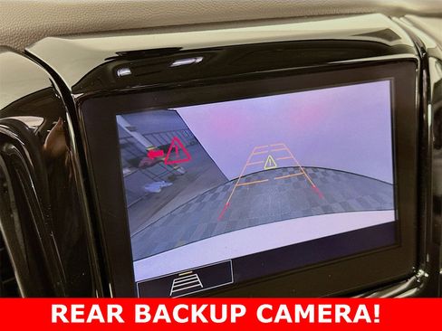 Used 2021 Chevrolet Traverse LT image 17