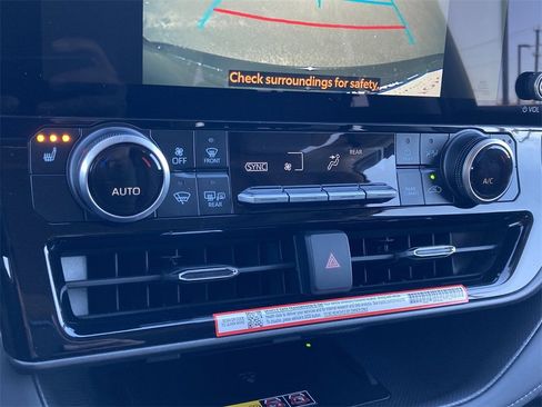 New 2026 Toyota Highlander XLE image 18