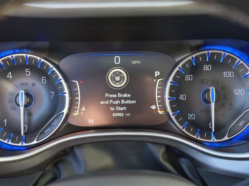 Used 2024 Chrysler Pacifica Touring-L image 33