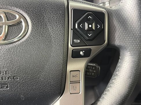 Used 2022 Toyota 4Runner SR5 AWD/4WD image 18