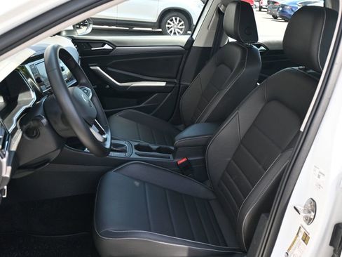 Used 2023 Volkswagen Jetta SE image 14