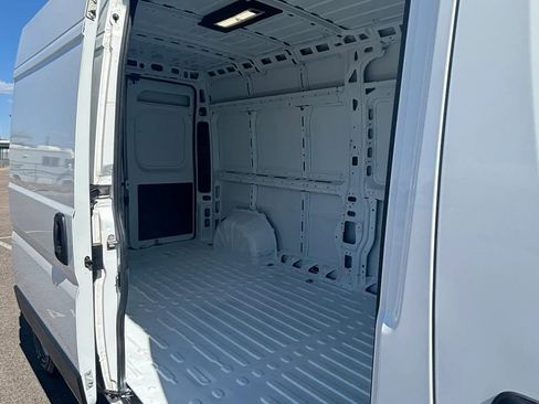 Used 2026 RAM ProMaster 2500 w/ Convenience Group FWD image 7