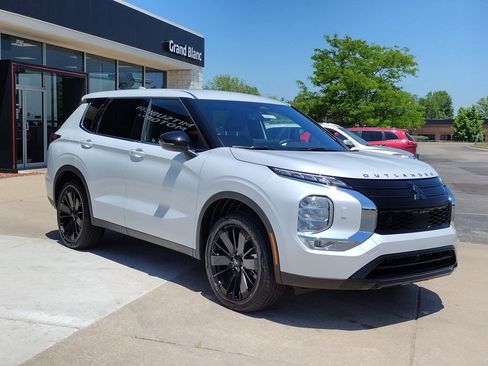 New 2026 Mitsubishi Outlander LE AWD/4WD image 13