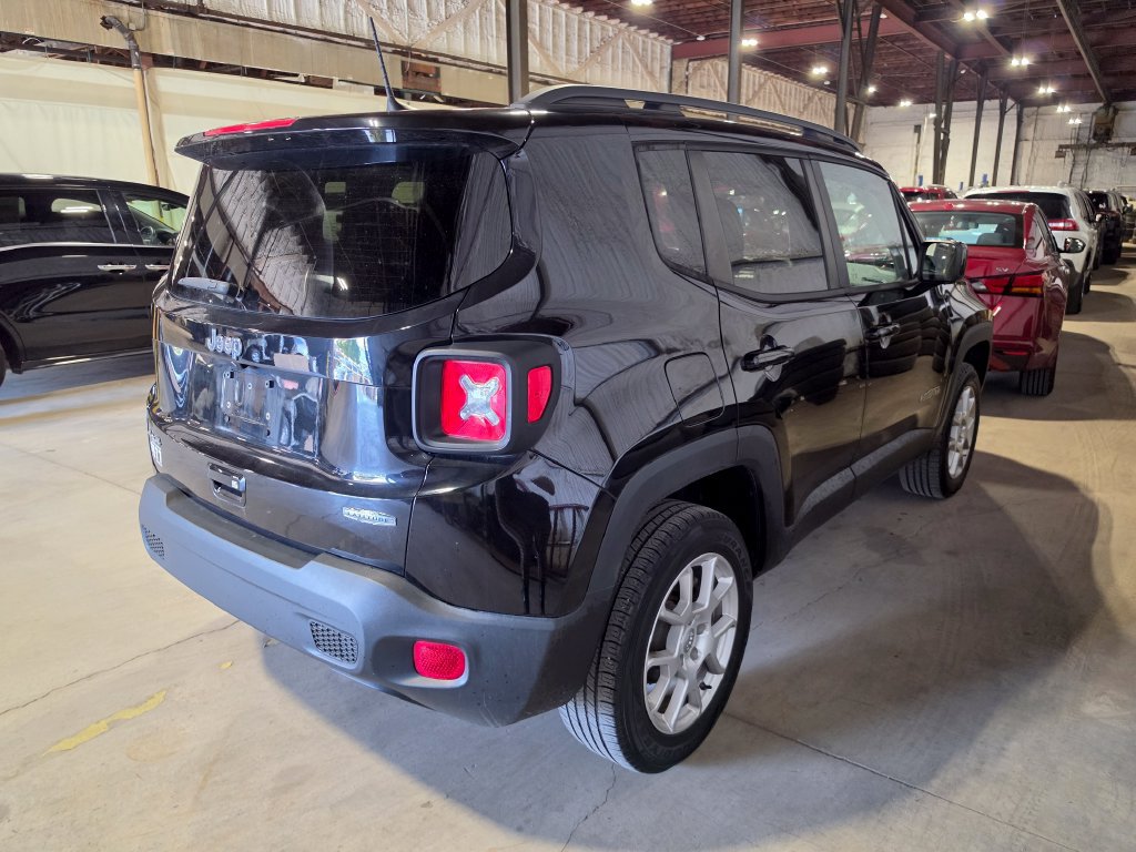 Used 2019 Jeep Renegade Latitude w/ UConnect 8.4 Nav Group AWD/4WD image 2