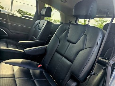 Used 2023 Kia Telluride EX w/ EX Captain's Chair Package FWD image 24