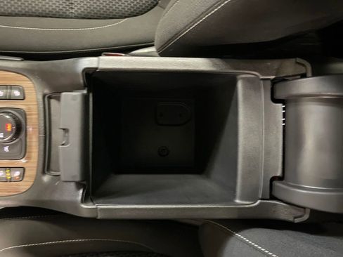 Certified 2023 GMC Acadia SLE w/ Driver Convenience Package image 25