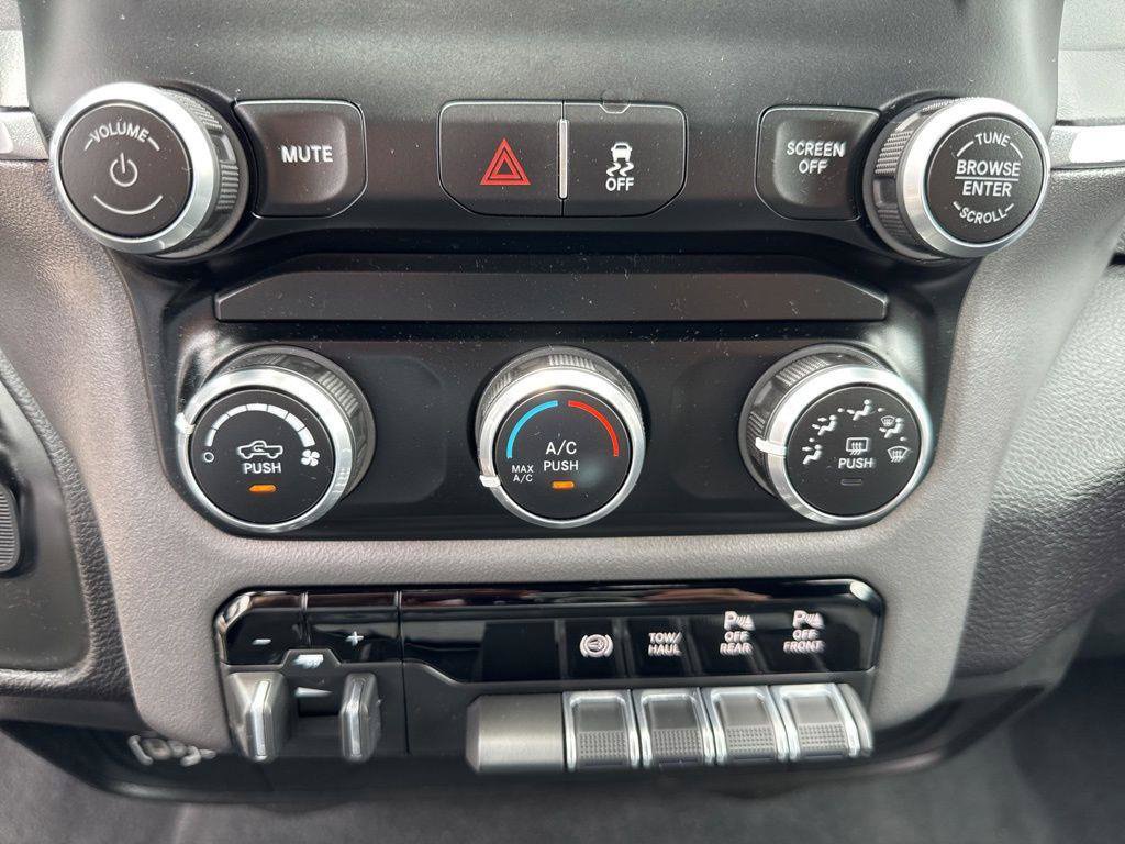 Used 2024 RAM 2500 Big Horn w/ Off Road Package AWD/4WD image 38