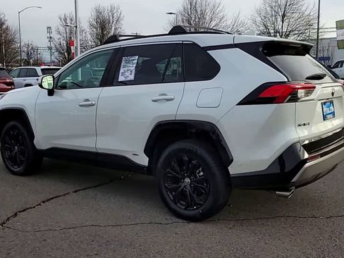 Used 2022 Toyota RAV4 SE image 6