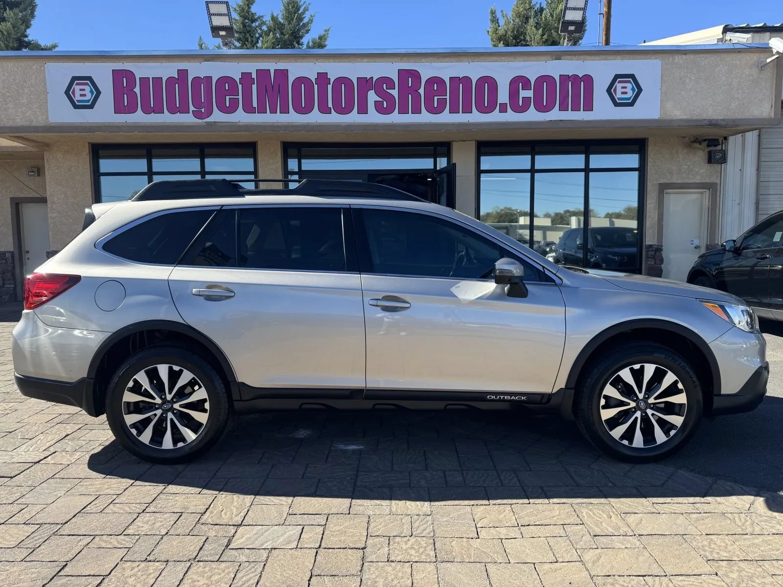 Used 2017 Subaru Outback 2.5i Limited AWD/4WD image 1