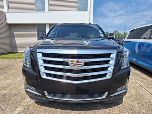 Used 2020 Cadillac Escalade Premium Luxury RWD image 2
