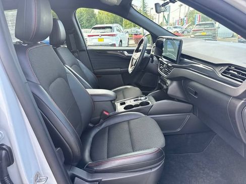 Used 2025 Ford Escape ST-Line w/ Tech Pack #1 AWD/4WD image 9