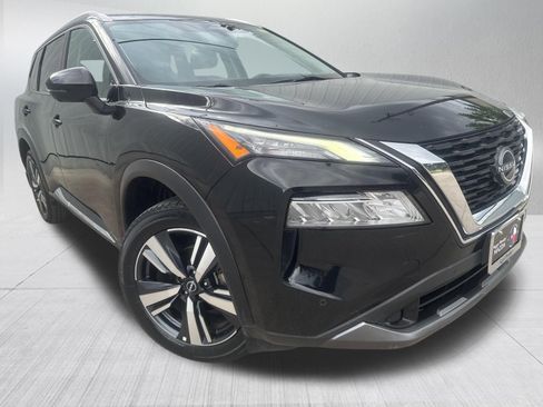 Used 2023 Nissan Rogue SL w/ SL Premium Package image 3