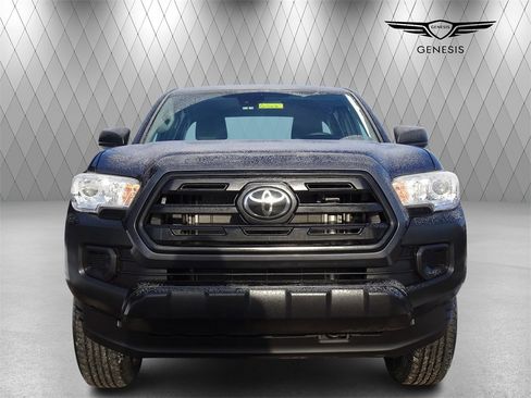 Used 2018 Toyota Tacoma SR image 6