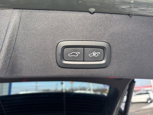 Certified 2025 Volvo XC40 B5 Plus image 43