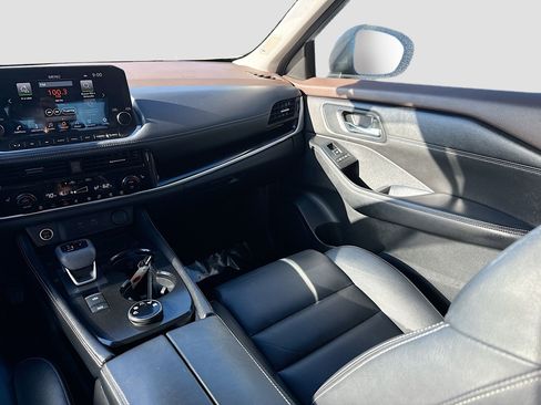 Used 2023 Nissan Rogue SL w/ SL Premium Package image 22