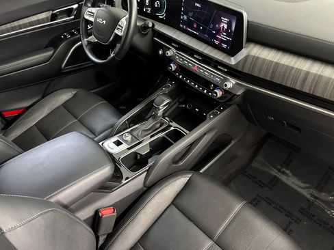 Used 2023 Kia Telluride EX w/ EX Captain's Chair Package FWD image 32