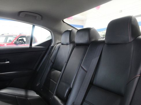 Used 2022 Nissan Sentra SR w/ SR Premium Package image 16