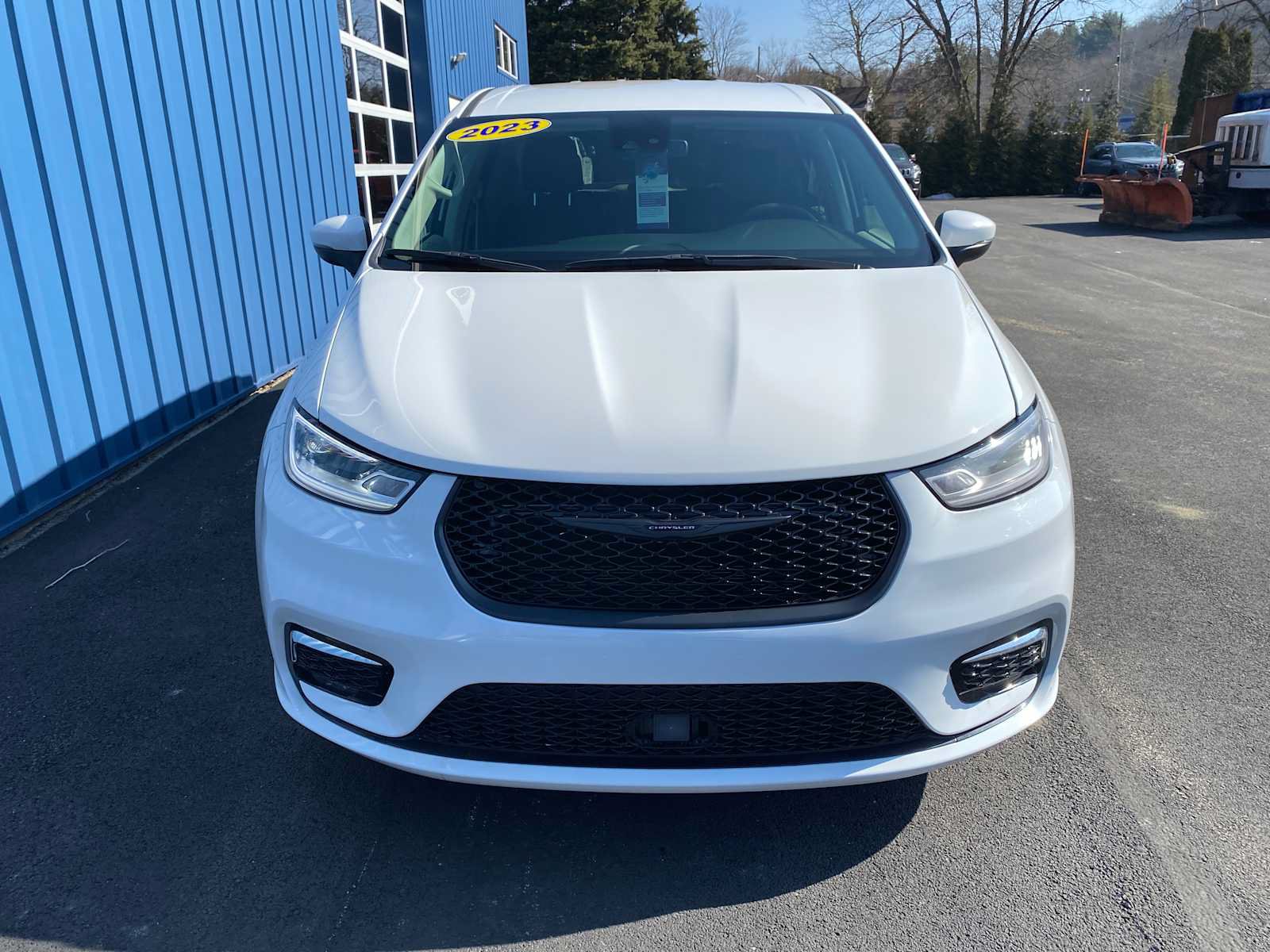 Used 2023 Chrysler Pacifica Touring-L FWD image 13