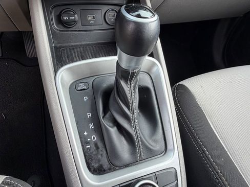 Used 2021 Hyundai Venue SEL w/ Cargo Package image 26