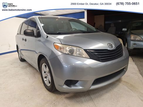 Used 2011 Toyota Sienna FWD image 16