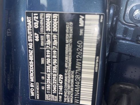 Used 2021 Mercedes-Benz GLB 250 w/ Premium Package image 9