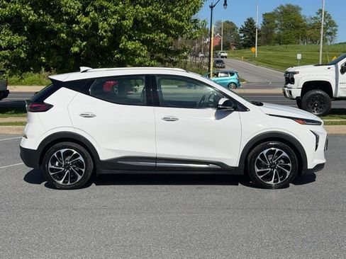 Certified 2022 Chevrolet Bolt EUV Premier w/ Sun & Sound Package FWD image 11