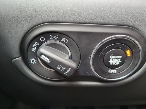 Used 2019 Maserati Levante AWD/4WD image 33