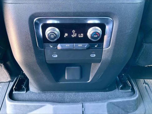 Used 2024 GMC Yukon AT4 w/ Technology Package AWD/4WD image 30