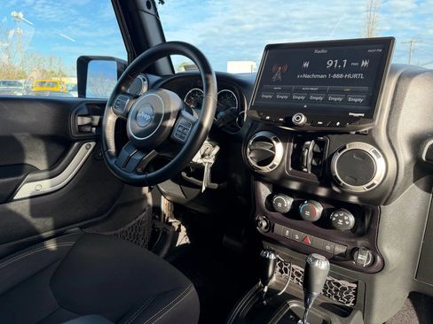 Used 2017 Jeep Wrangler Unlimited Sahara image 24