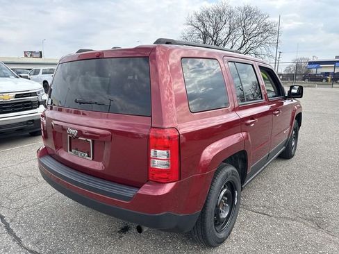 Used 2017 Jeep Patriot Sport w/ Power Value Group FWD image 2