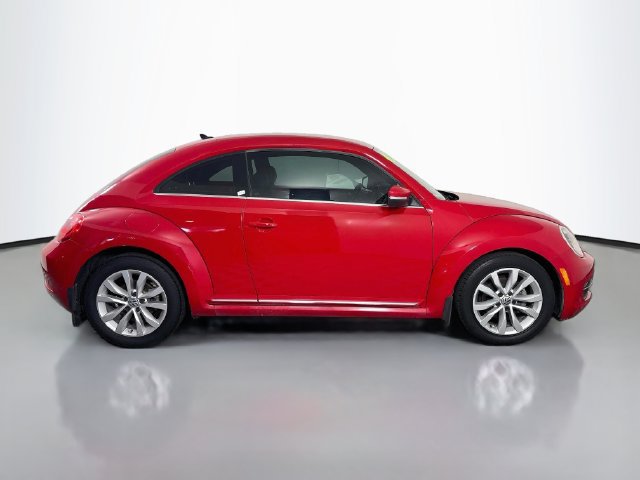 Used 2013 Volkswagen Beetle TDI FWD image 8