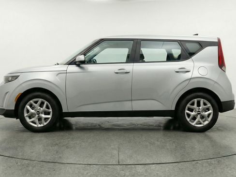 Used 2025 Kia Soul LX w/ LX Technology Package image 5