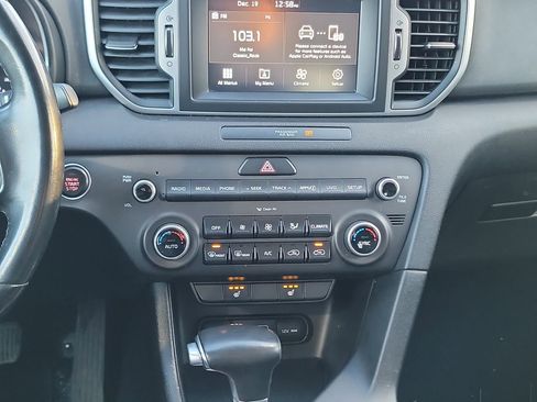 Used 2017 Kia Sportage EX image 18