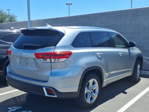 Used 2017 Toyota Highlander Limited image 3