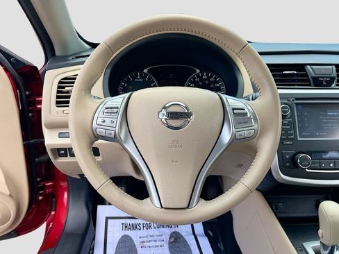Used 2016 Nissan Altima 2.5 SV w/ Convenience Package FWD image 11