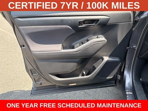 Used 2023 Toyota Highlander LE AWD/4WD image 13