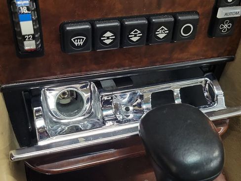 Used 1988 Mercedes-Benz 560 SL image 25