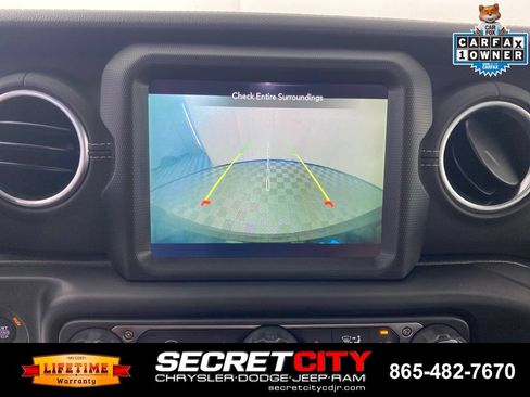 Used 2022 Jeep Wrangler Unlimited Sahara AWD/4WD image 22