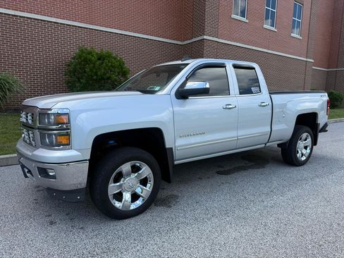 Used 2015 Chevrolet Silverado 1500 LTZ Z71 w/ LTZ Plus Package AWD/4WD image 4