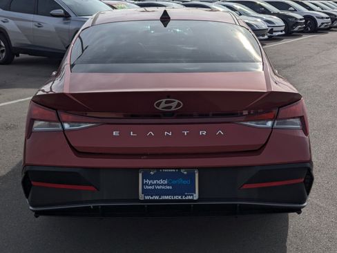 Certified 2025 Hyundai Elantra SE image 3