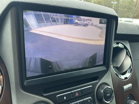 Used 2013 Ford F250 Lariat image 18