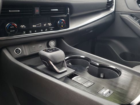 Used 2022 Nissan Rogue SV image 26