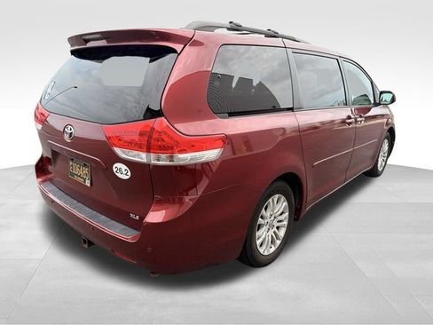 Used 2012 Toyota Sienna XLE w/ XLE Navigation Pkg FWD image 6