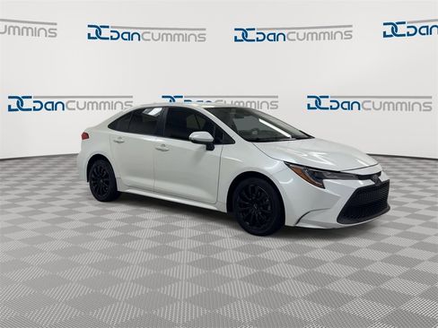 Used 2020 Toyota Corolla LE image 2