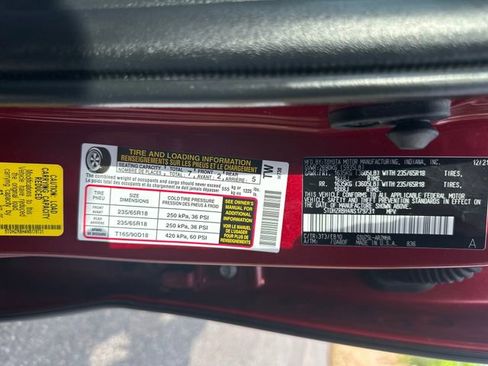 Used 2022 Toyota Highlander XLE AWD/4WD image 29