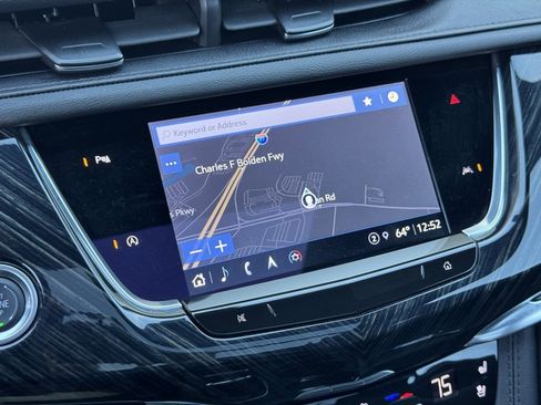 Used 2025 Cadillac XT6 Premium Luxury image 5