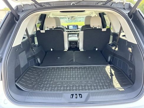 New 2026 Lincoln Aviator AWD w/ Jet Appearance Package image 12
