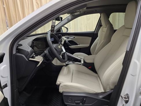 New 2025 Audi Q5 Prestige image 12